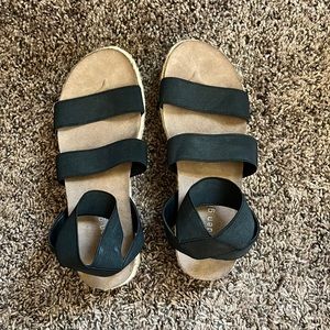 Madden Girl Black Elastic Strap Sandals sz 8
